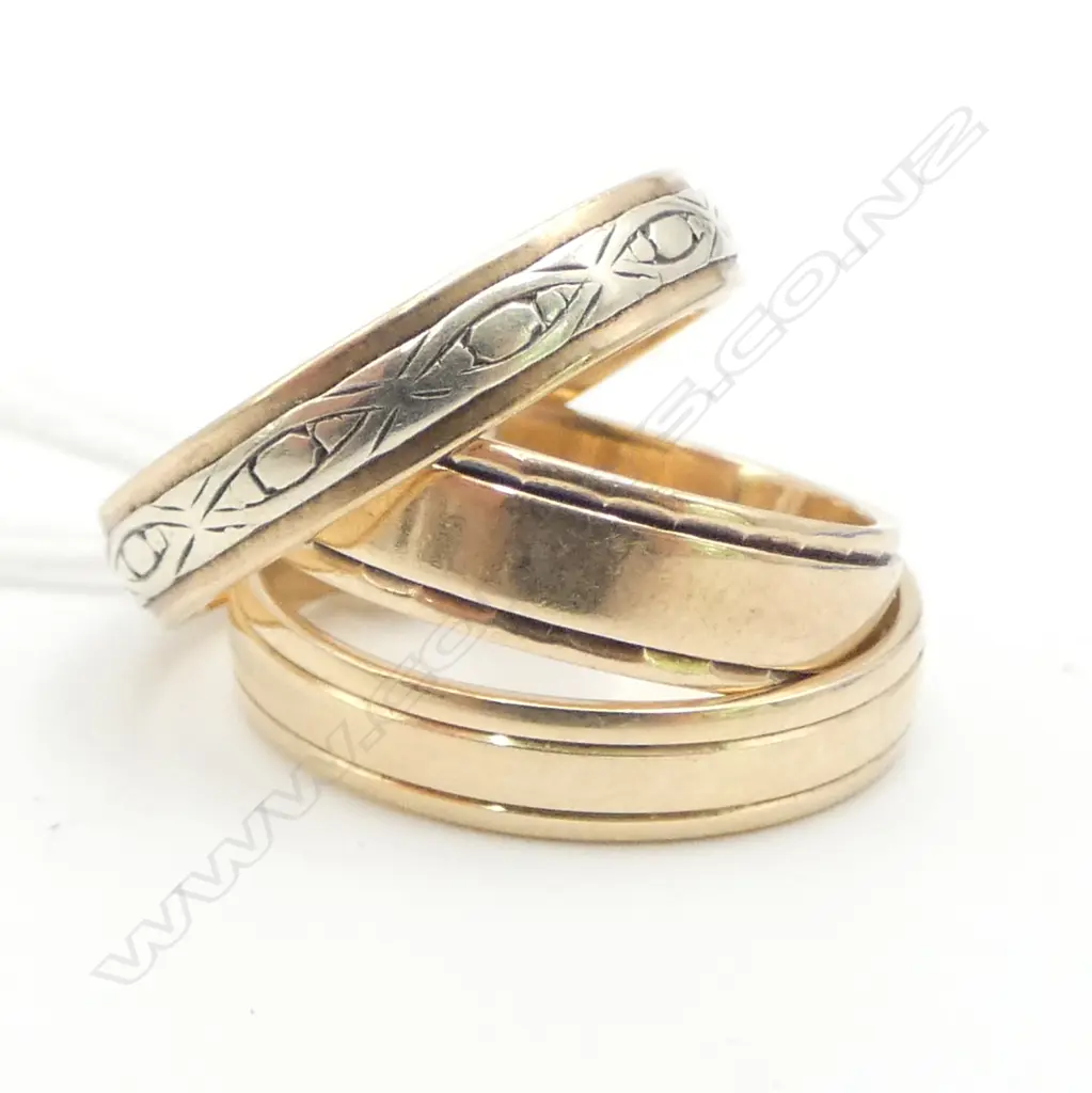 3 9ct GOLD WEDDERS, 7.24gm SIZE K & P Image 1++