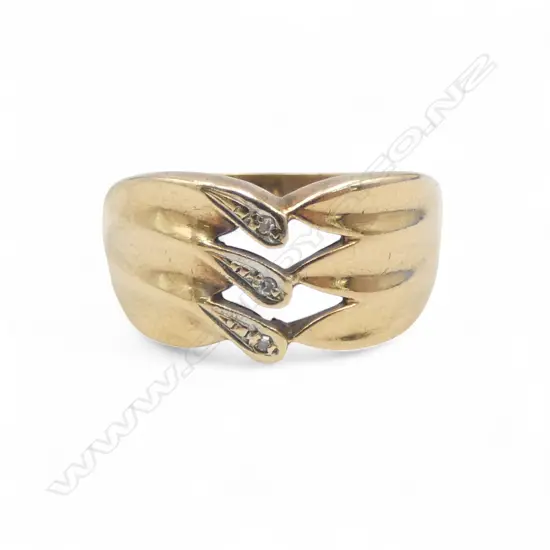 9ct TRIPLE STRAND DIAMOND RING, 3.78gm SIZE U1/2