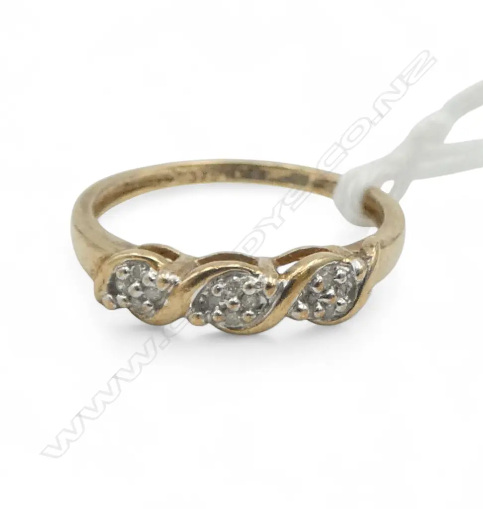 9ct DIAMOND RING, SIZE N 1.8gms Image 1++