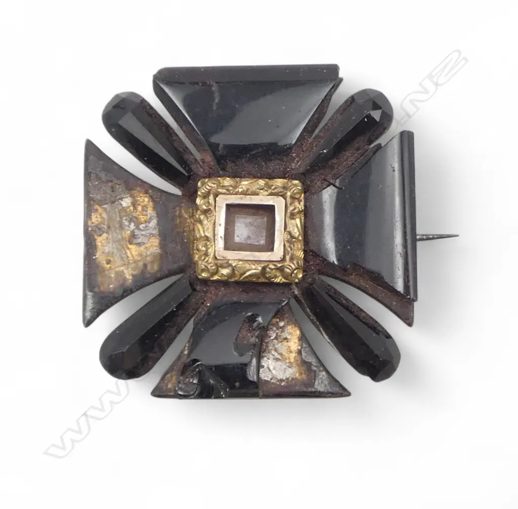 GOLD? MOUNT BLACK GLASS or JET MOURNING CROSS - VERY FAULTED Image 1++