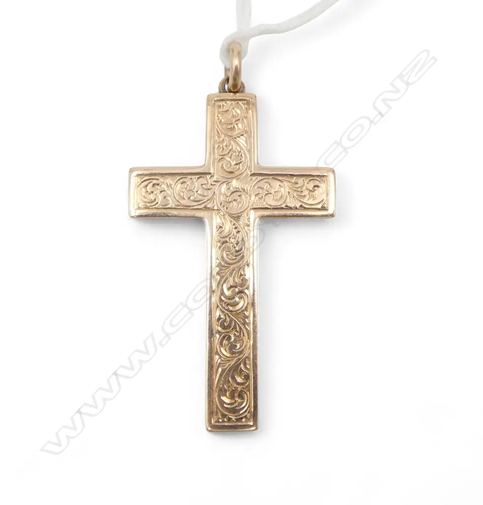1930's 9ct GOLD ENGRAVED CROSS PENDANT 2gms (engraved with a name & date on other side) Image 1++