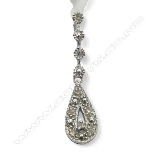 9ct WHITE GOLD & DIAMOND PENDANT, 1.02gm