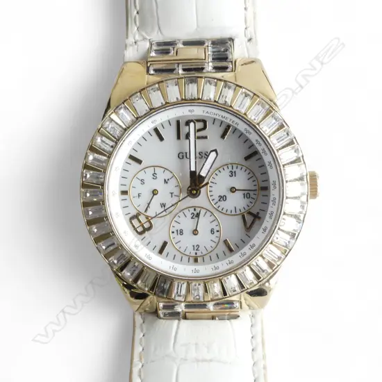 GUESS WRIST WATCH w. MoP FACE