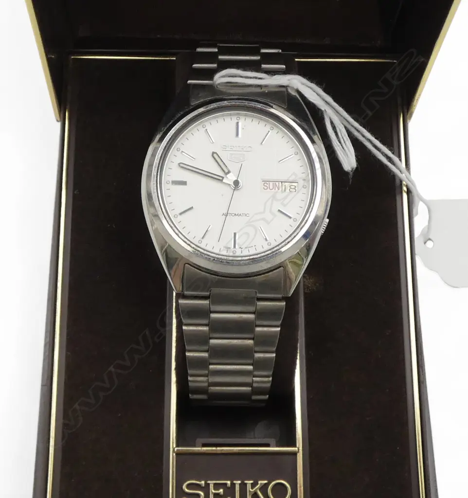 VINTAGE SEIKO 5 GENT'S STAINLESS STEEL WRIST WATCH in case Image 1++