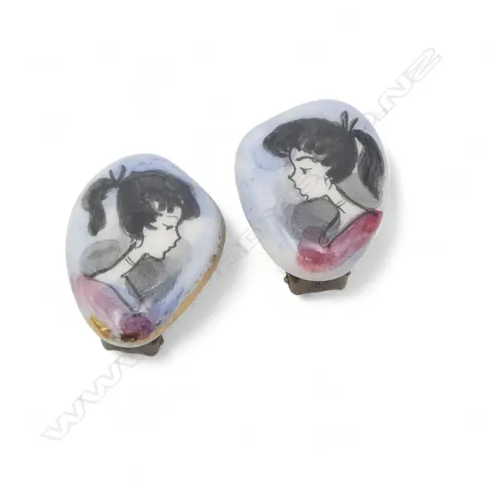 PR GIULIANO FRATTI VINTAGE PAINTED GIRL PORCELAIN CLIP EARRINGS metal fittings marked 'GM'