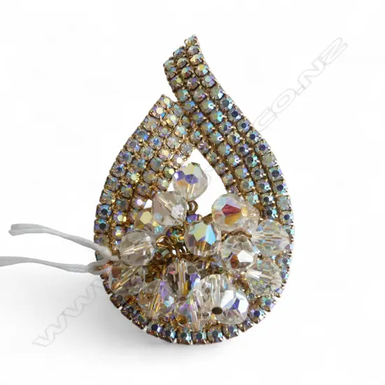 VINTAGE LGE DIAMANTE BROOCH CLUSTER FRAMED BY SWIRL