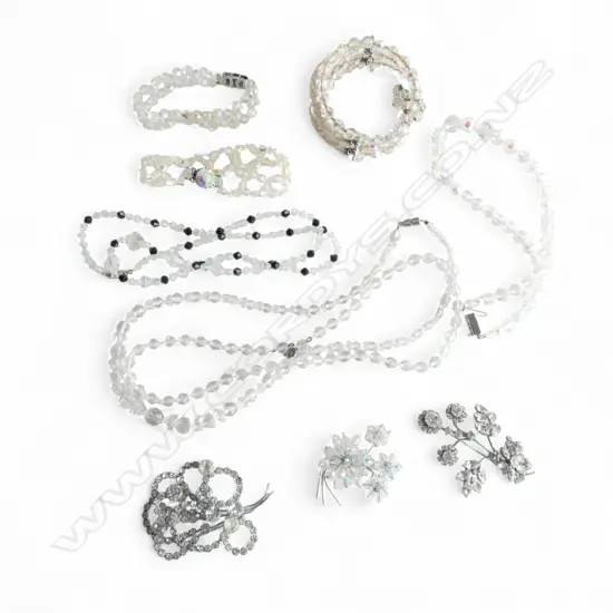 ASST. CRYSTAL JEWELLERY & DIAMANTE BROOCHES