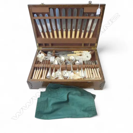 VINTAGE OAK CASED FULL BUTLER CUTLERY SERVICE L460MM