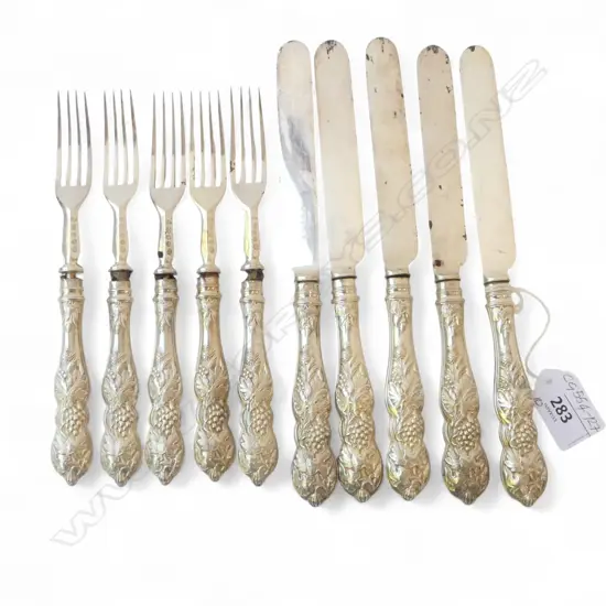10PCS 19thC ORNATE HANDLED CUTLERY, HANDLES SILVER EP BLADES, 382gm FAULTED A JOIN