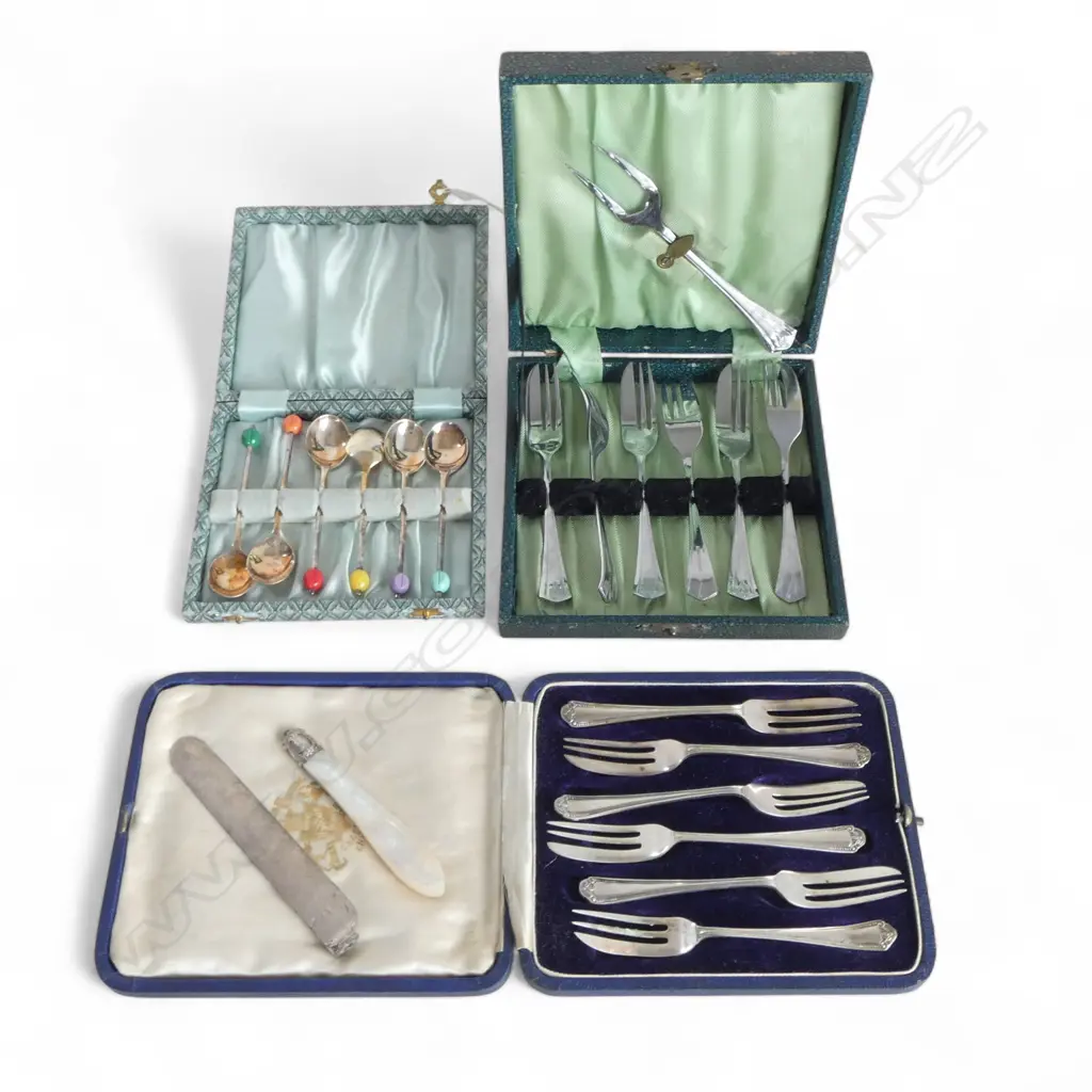 3 CASES OF CUTLERY  Image 1++