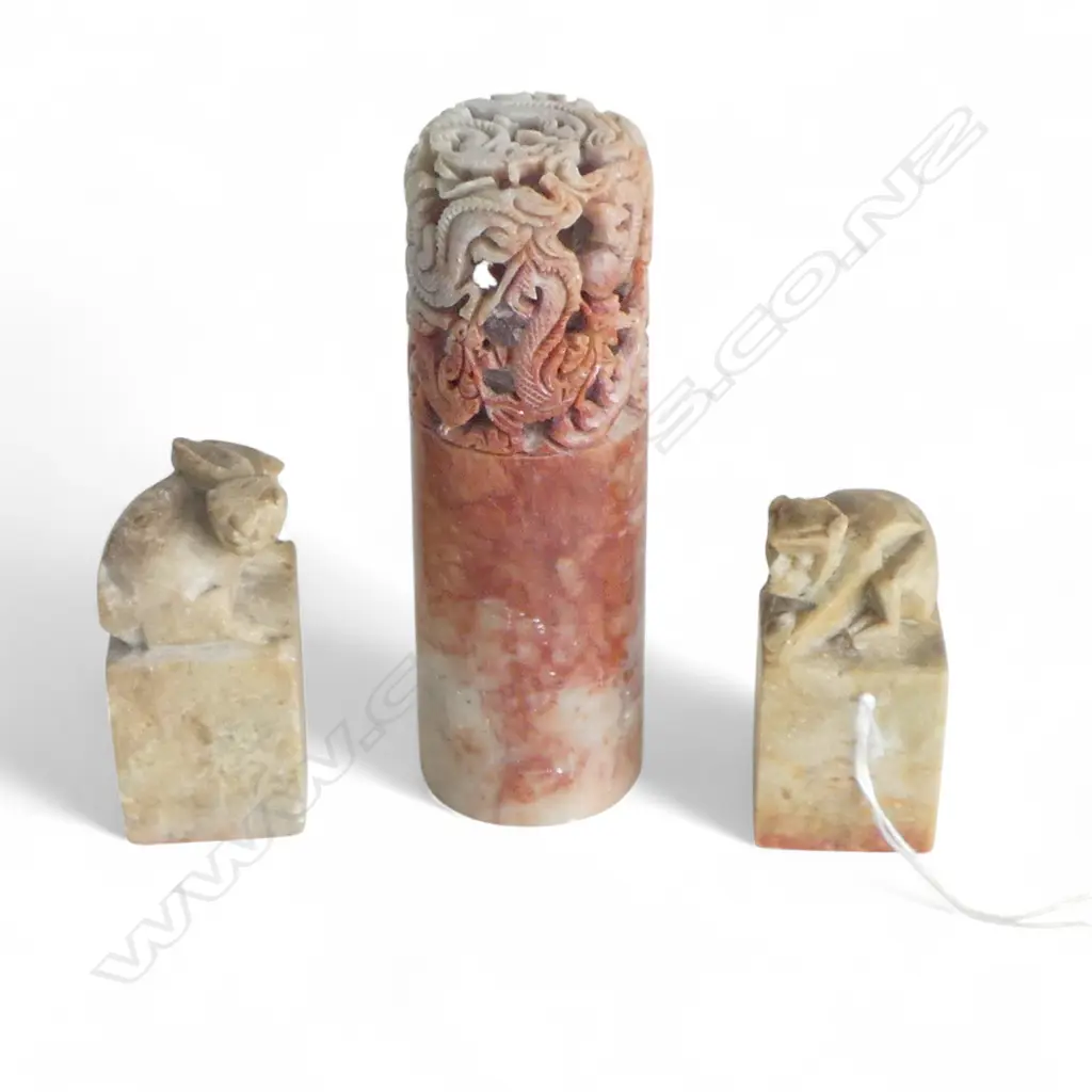 2 CHINESE SOAPSTONE SEALS + CHINESE SOAPSTONE CARVED STONE ORNAMENT H.150mm Image 1++