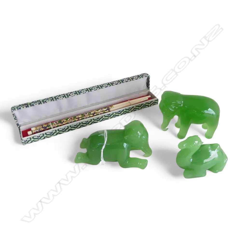 3 GREEN GLASS ANIMAL ORNAMENTS (JADE LIKE) + chopsticks: 2 elephants L.90mm + camel Image 1++