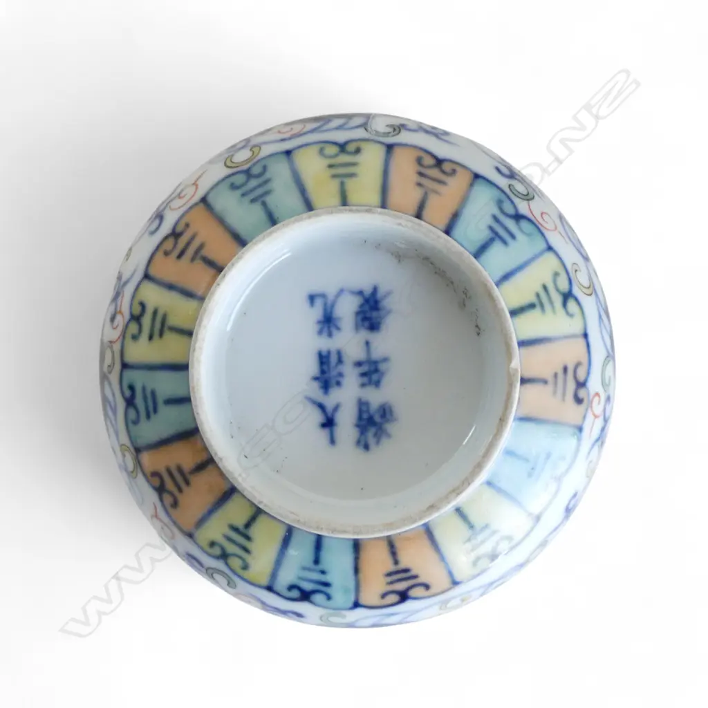 5x CHINESE porcelain GUANXU MARKED BOWLS highly decorated exterior Dia.116mm Image 1++