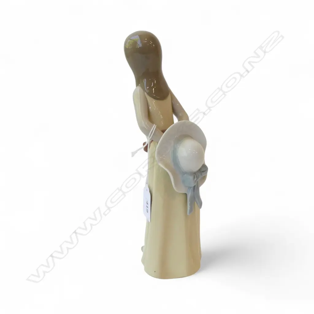 LLADRO #5006 'GIRL WITH STRAW HAT' H.245mm + BOX Image 1++