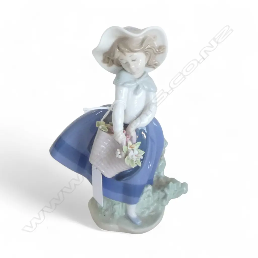 LLADRO #5222 'PRETTY PICKINGS' H.175mm + BOX Image 1++