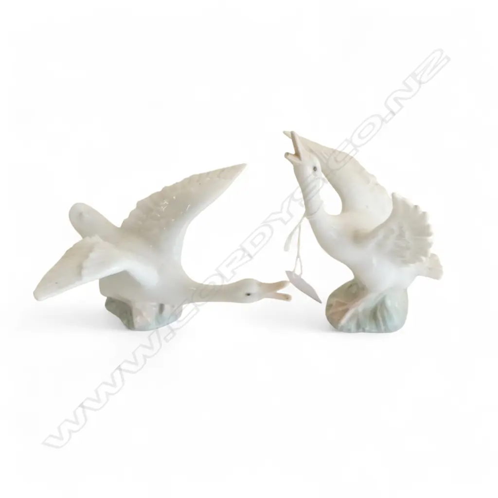 2 LLADRO ORNAMENTS fault to one Image 1++