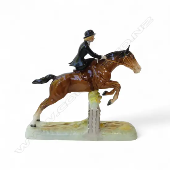 VINTAGE BESWICK FIGURINE 'JUMPING HUNTSWOMAN', H.250 x 250mm