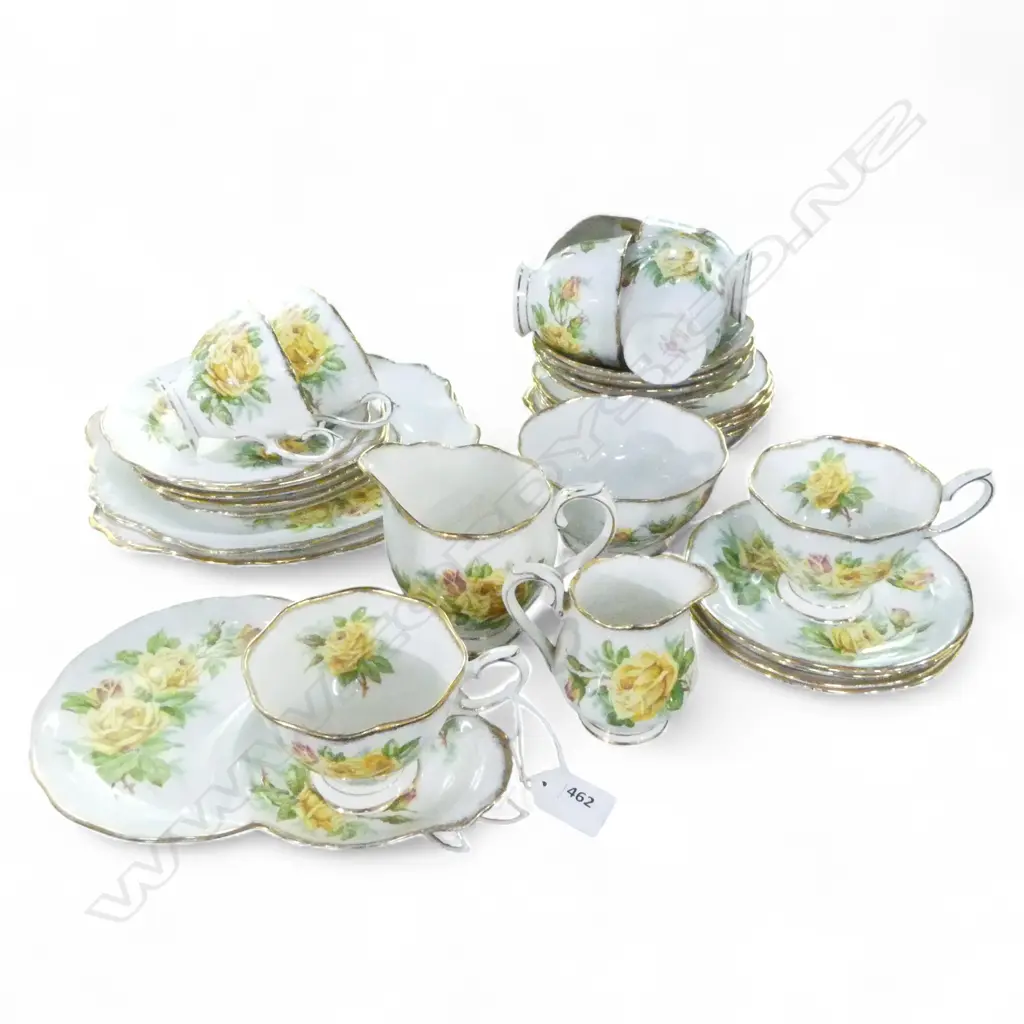 8 CUP ROYAL ALBERT 'ROSE' AFTERNOON TEA SET Image 1++