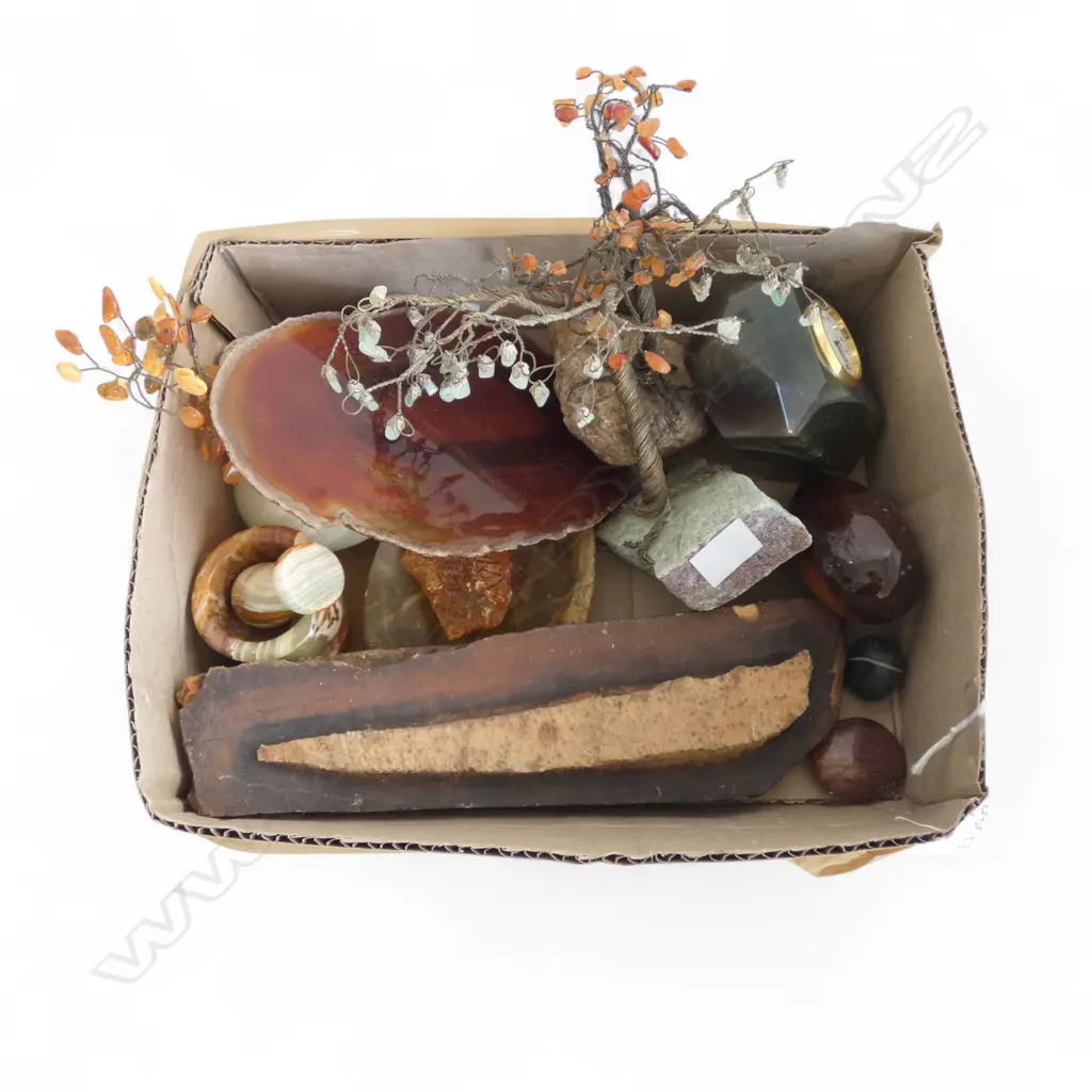 TRAY OF 13 VINTAGE STONE & NATURAL EARTH COLLECTABLES Image 1++