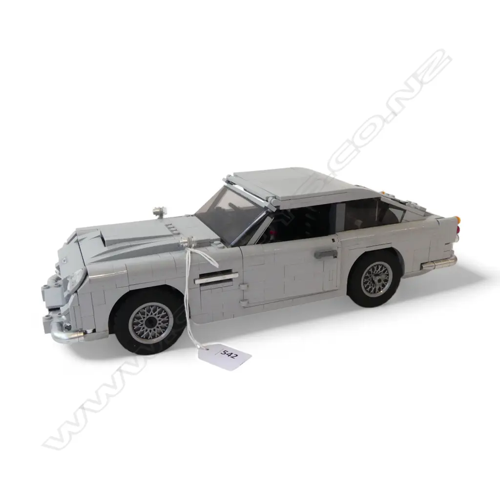 LEGO JAMES BOND ASTON MARTIN DB5 L.340mm a few pieces missing Image 1++