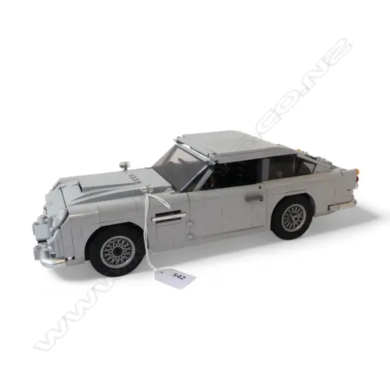 LEGO JAMES BOND ASTON MARTIN DB5 L.340mm a few pieces missing