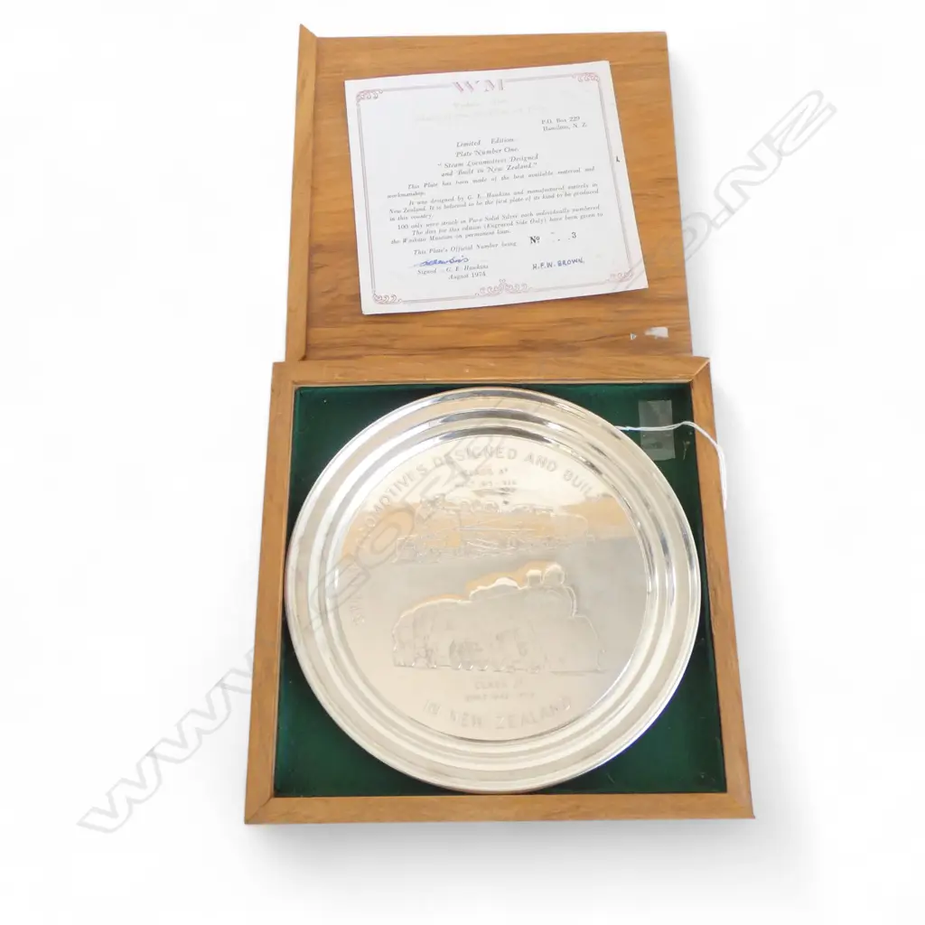 SILVER 'STEAM LOCOMOTIVES DESIGNED AND BUILT IN NEW ZEALAND' PLATE, No.3/100, WITH CERT., Dia.215mm, 507gms Image 1++