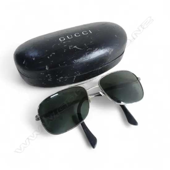 VINTAGE SUNGLASSES not branded in Gucci case. The internal lenses with marks 