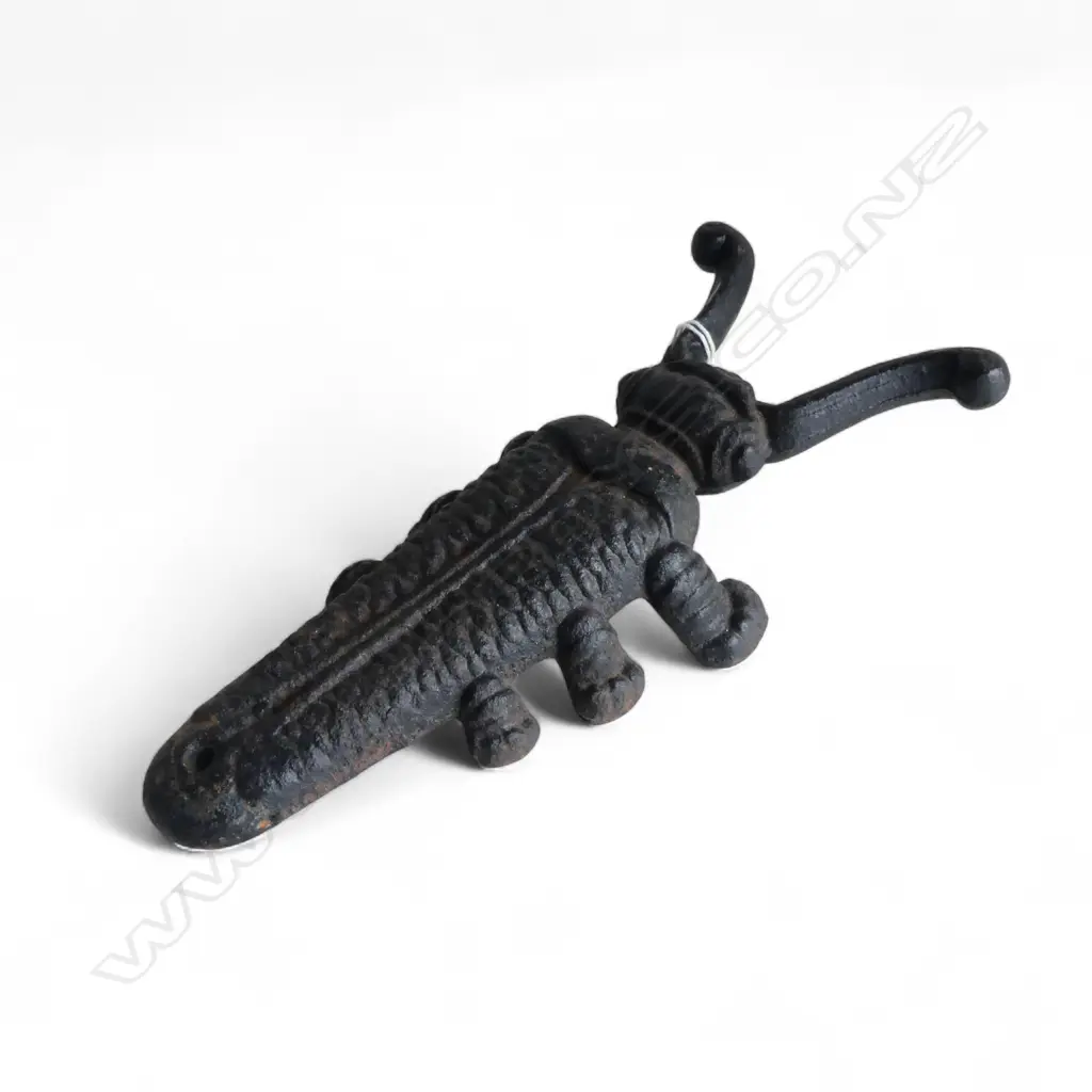 CAST IRON BEETLE PULLL.230mm Image 1++