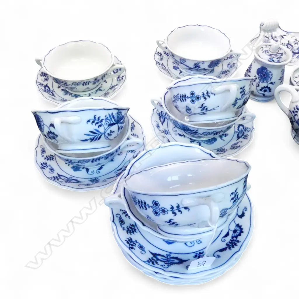 LARGE COLLECTION OF BLUE DANUBE CHINA; DINNERSET - PLATES, TEAPOT, BOWLS, ETC. Image 1++