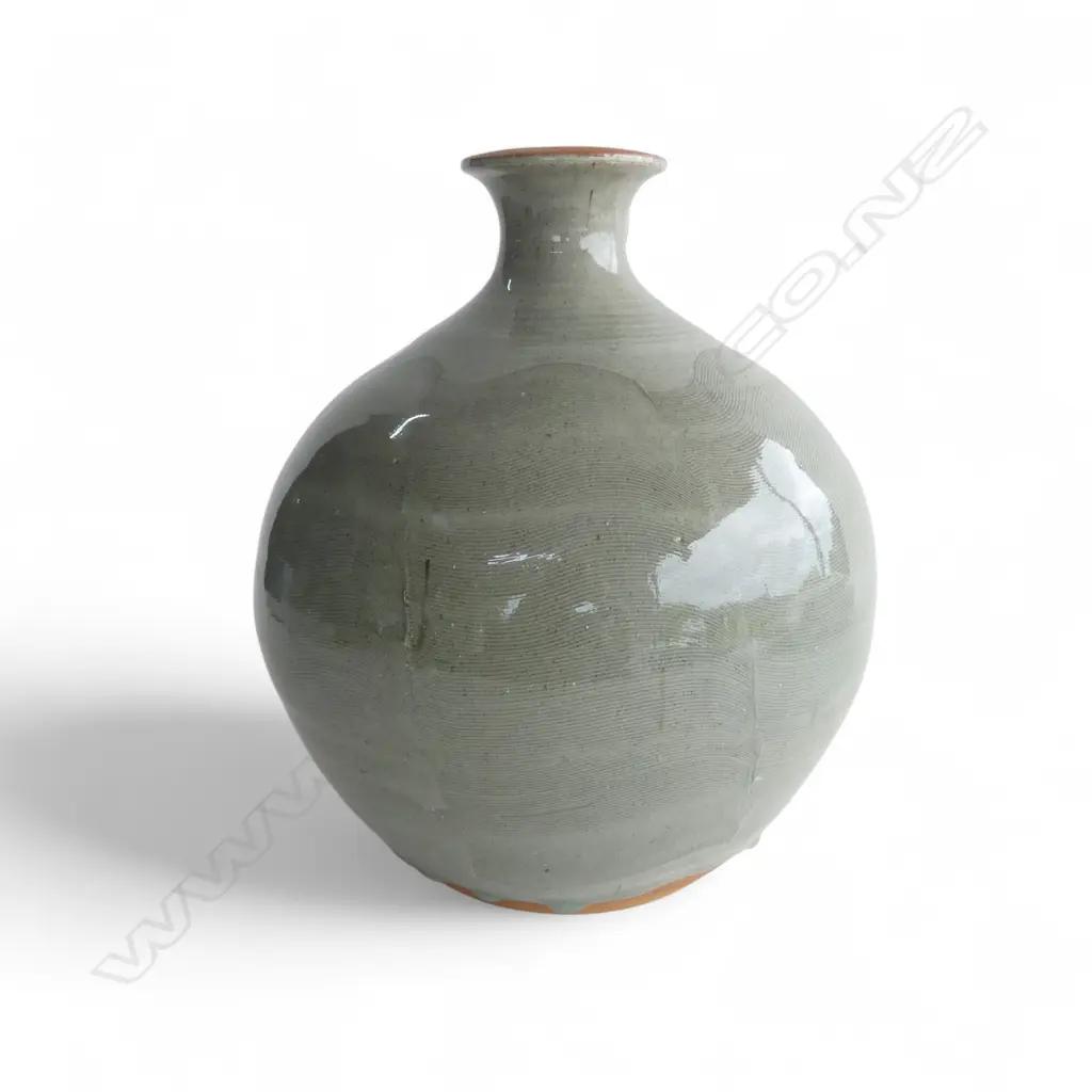 NZ STUDIO POTTERY SPHERICAL VASE, FINE INCISED w. GLOSS GREY GLAZE H.285mm IMPRESSED MARK Image 1++