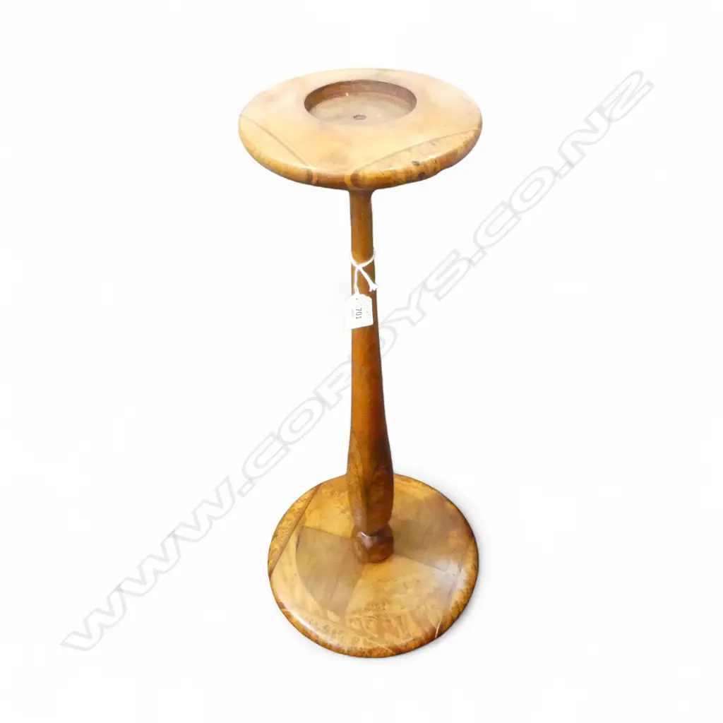 NZ SOVEREIGN WARE SMOKERS STAND H.600mm Image 1++