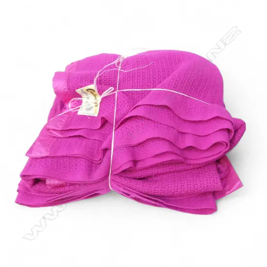 PR ONEHUNGA  AIRCELL WOOLLEN BLANKETS, SML DOUBLE SIZE