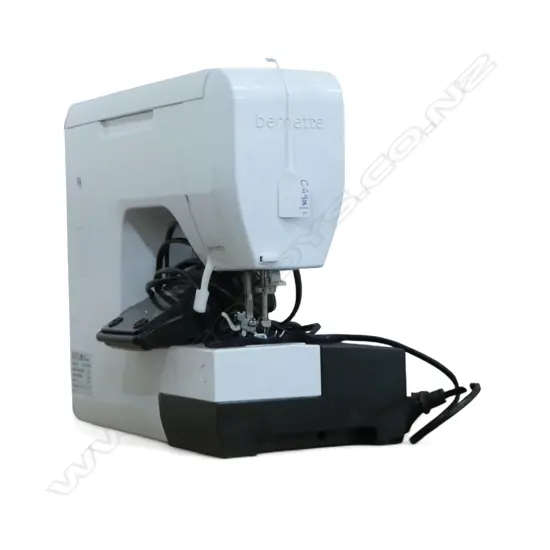 BERNINA 'BERNETTE 12' SEWING MACHINE - STRAIGHT STICH ONLY GOOD FOR BEGINNERS