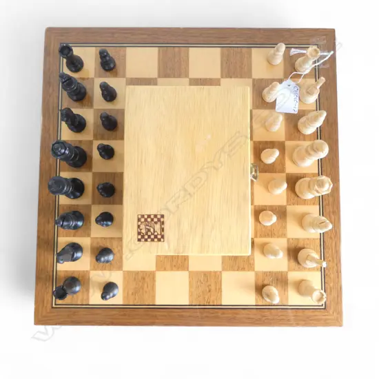 CHESS SET w. LACQUERED BOARD
