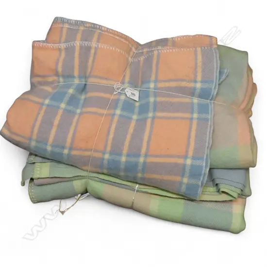 4 VINTAGE WOOLLEN BLANKETS