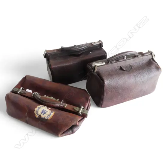 3 VINTAGE LEATHER DOCTORS BAGS W.400mm