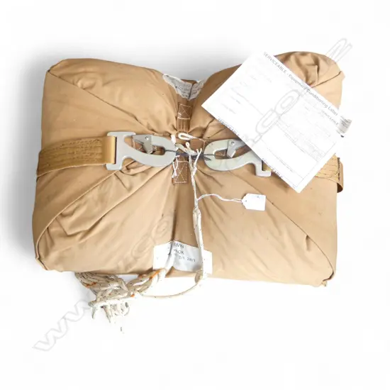 **RTV** PARACHUTE IN CANVAS BAG