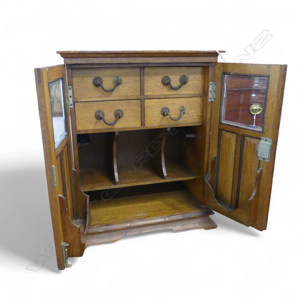 APPRECTICE STYLE OAK CABINET 365x215x445mm Image 1++