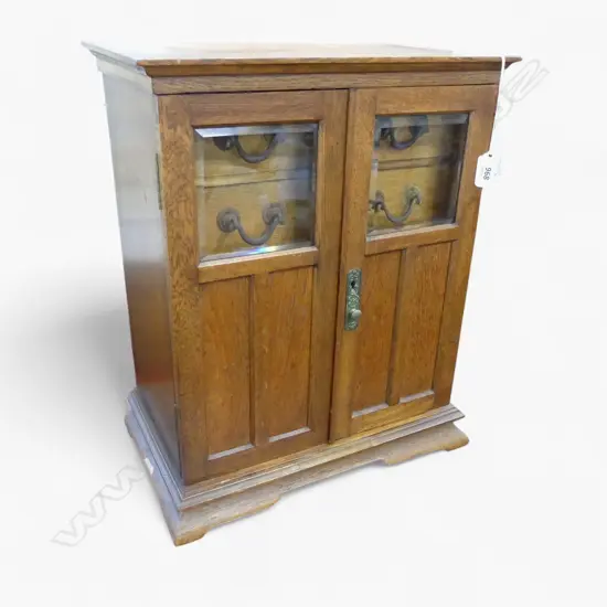 APPRECTICE STYLE OAK CABINET 365x215x445mm