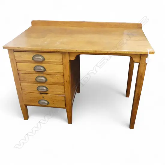20thC OAK SINGLE PEDASTAL DESK 1070x610x785mm