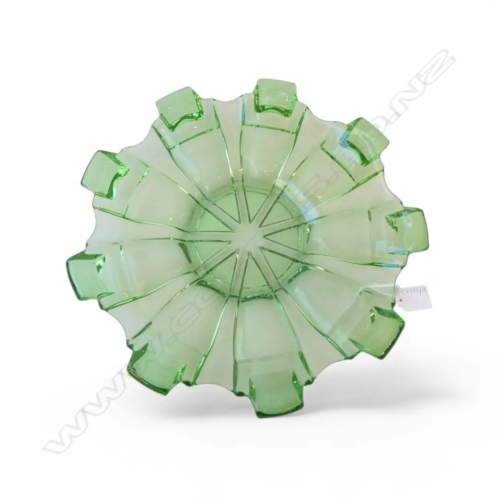 A GREEN ART DECO DEPRESSION GLASS PLATTER, L.335MM Image 1++