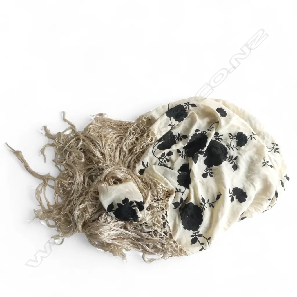 CANTON SILK AND EMBROIDERED SHAWL Image 1++