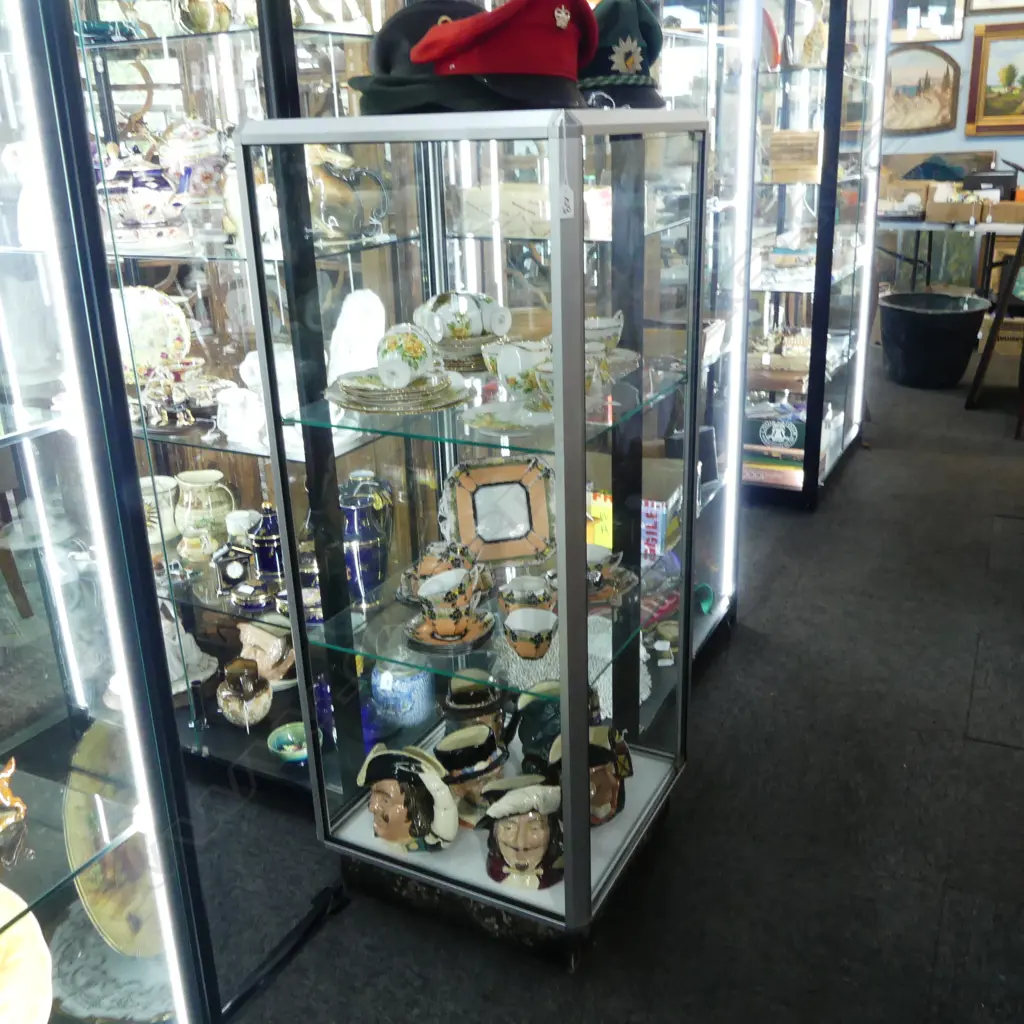 MODERN ALUMINIUM & GLASS  SHOP TOWER DISPLAY CABINET H1300 L530MM Image 1++