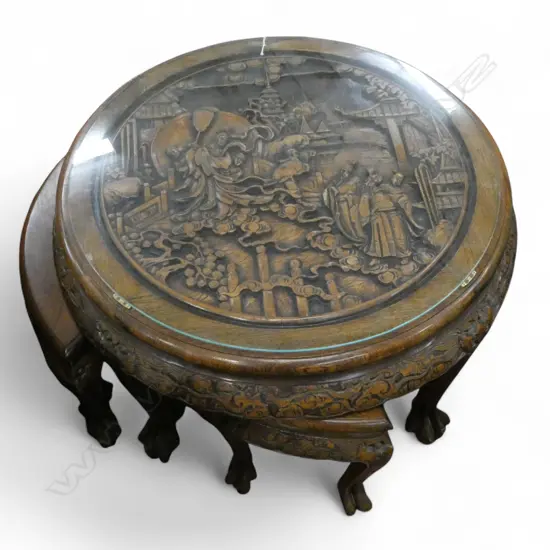 CARVED WOODEN ORIENTAL GLASS TOP COFFEE TABLE w. 4 QUARTER TABLES 800mm dia