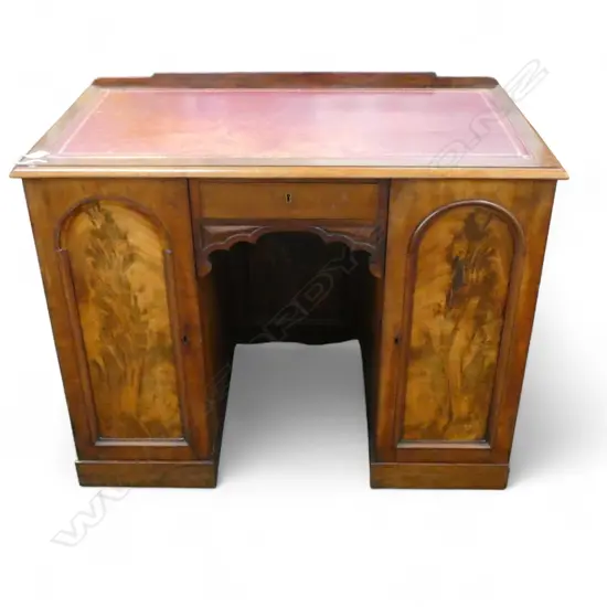 SMALL PROPORTION VICTORIAN MAHOGANY DESK, RED LEATHER TOP 980x535x790mm