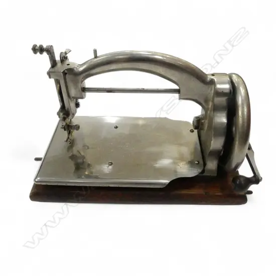 EARLY 20thC SMALL 'IDEAL SEWING MACHINE' chromed on oak base w black tin cover. Hand operated. L.255mm