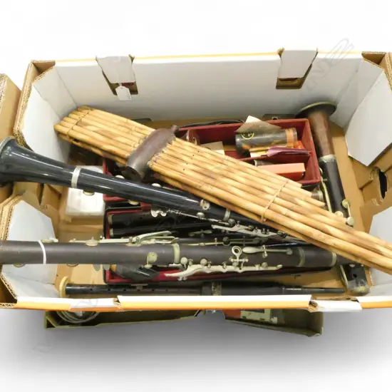COLLECTION VINTAGE WIND INSTUMENTS CLATANETS FLUTES ETC VARIOUS CONDITIONS L600MM