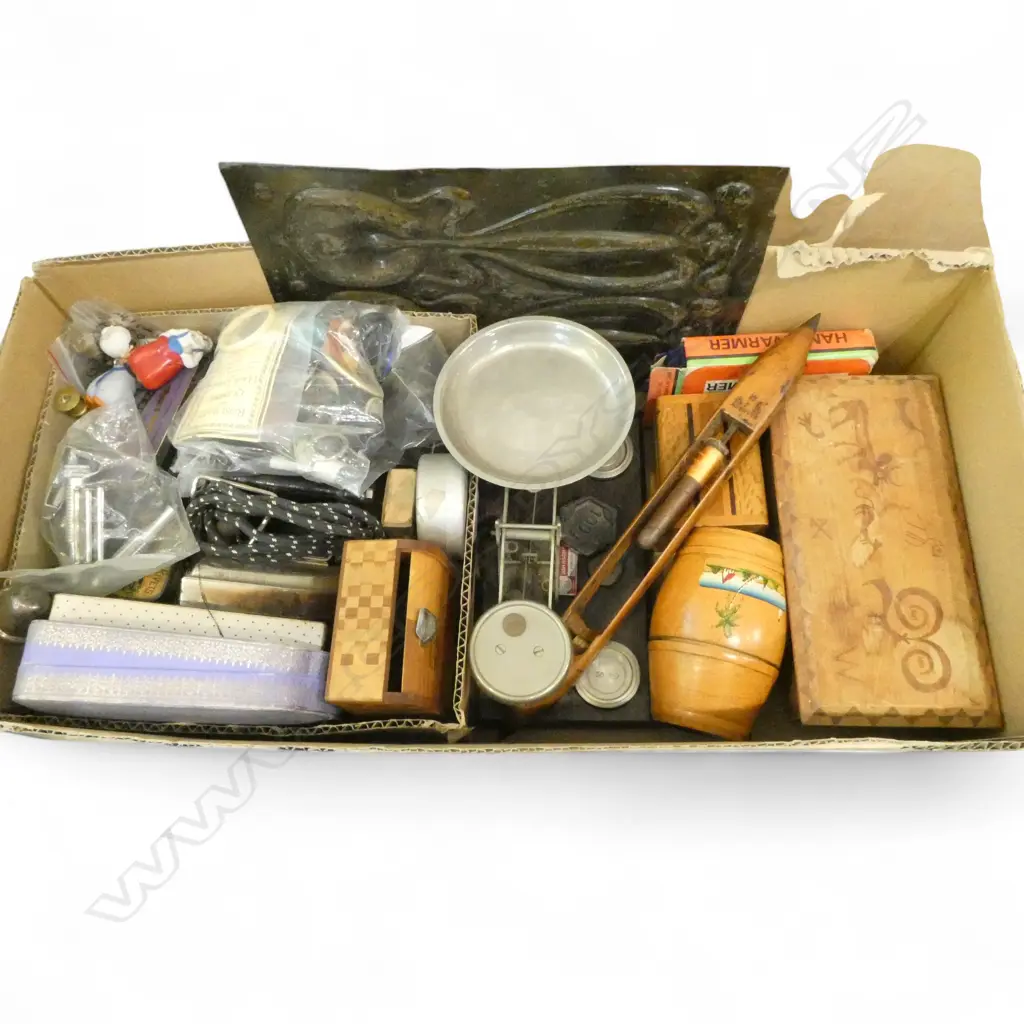ASST. VINTAGE ITEMS INCLDS; SML SCALES, TINS, SOUVENIR ITEMS & WEAVING SHUTTLE Image 1++