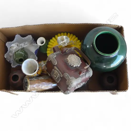 2 ART GLASS BASKETS + VASE, GREEN GLAZED VASE H.170mm, 6 PCE FROSTED GLASS NATIVITY SET ETC