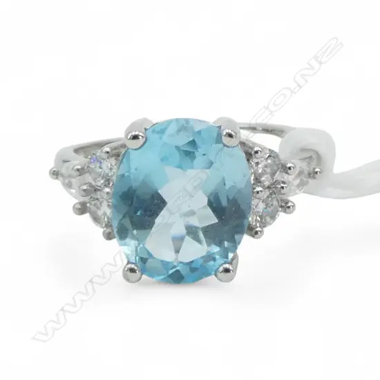 SKY BLUE TOPAZ & SILVER RING, AIG REPORT SIZE R